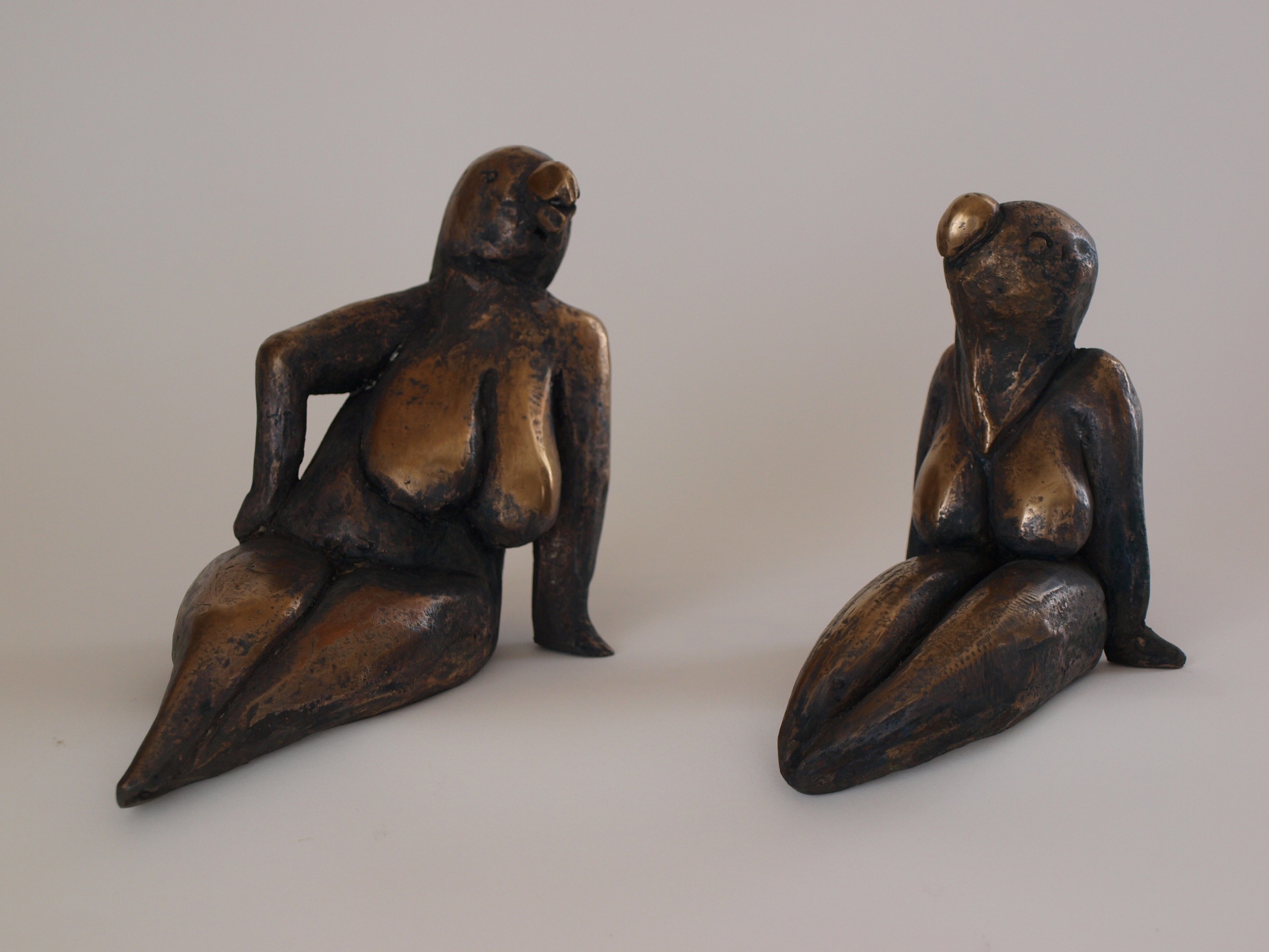 Veronica Waldburg Bronze Skulpturen Mutanten Papageifrauen 2